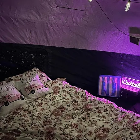 Luksustelt Glamp'in Pink Avala Vrcin